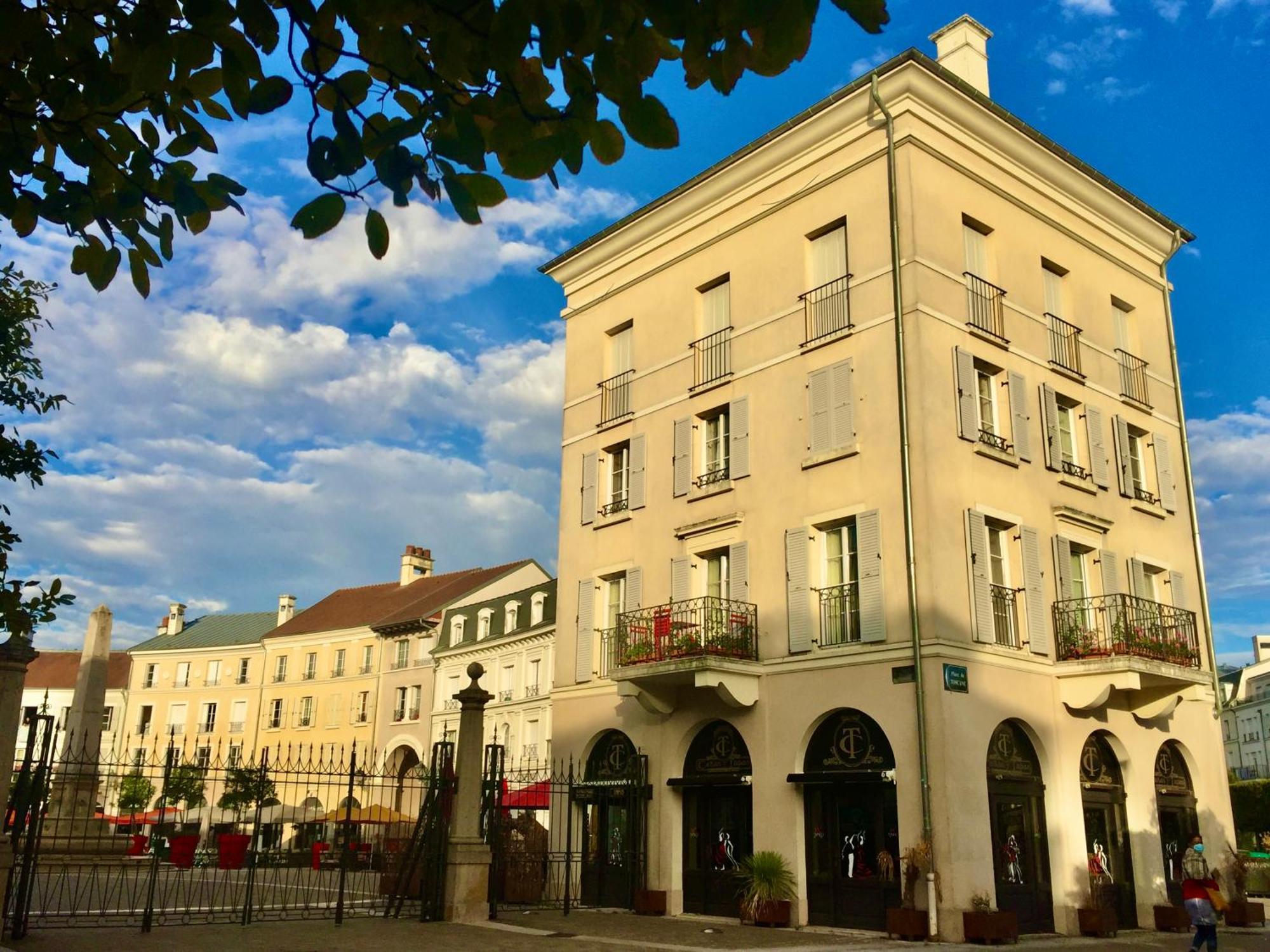 Appt Vue Place De Toscane - 4Min Disneyland-Paris Серри Экстерьер фото